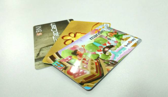 Biaya Pengisian Uang Elektronik Dikritisi YLKI