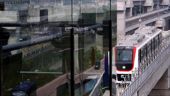 Rini dan Budi Resmikan Skytrain Bandara Soetta