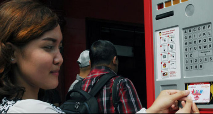 82 persen masyarakat indonesia bepergian tanpa uang tunai