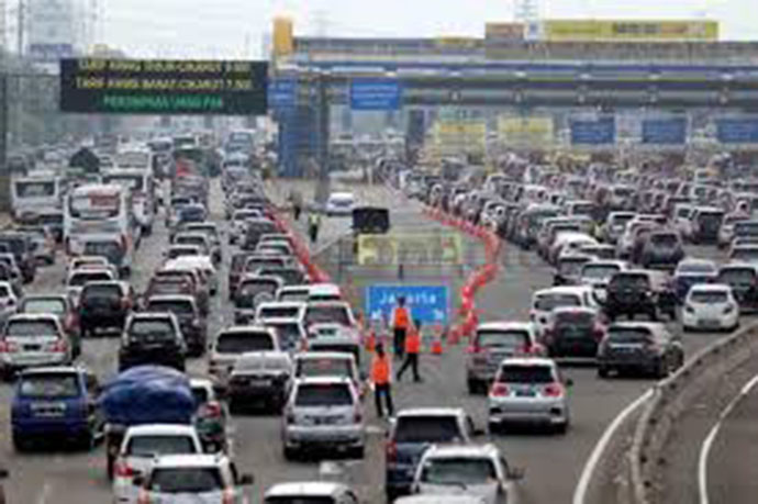 61 ribu kendaraan bakal tinggalkan jakarta lewat gt cikampek utama jelang natal