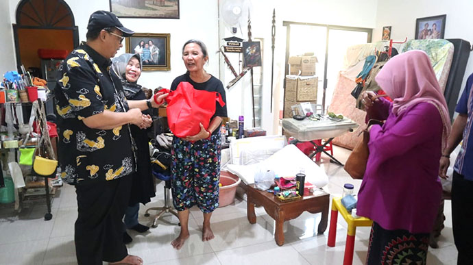 peduli korban banjir, kemenkop dan ukm berikan bantuan