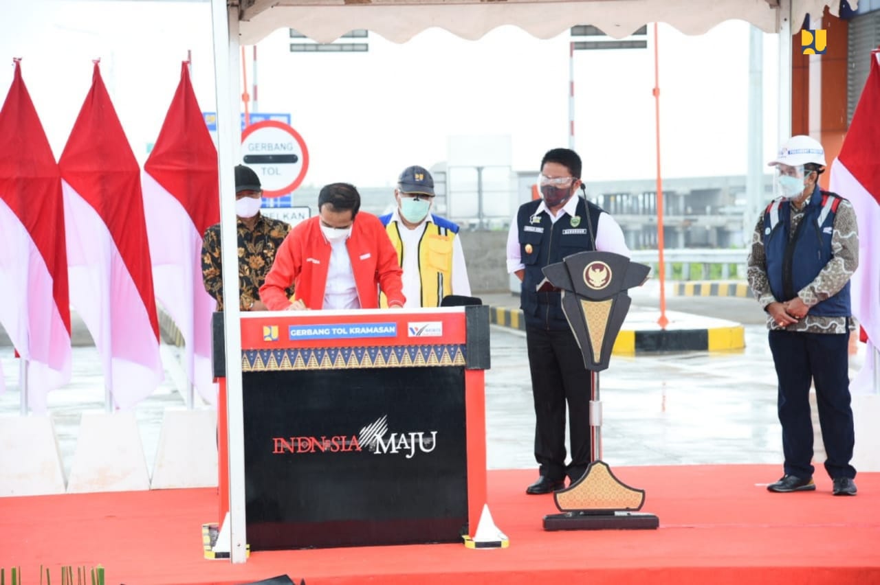 jokowi resmikan tol kayu agung - palembang