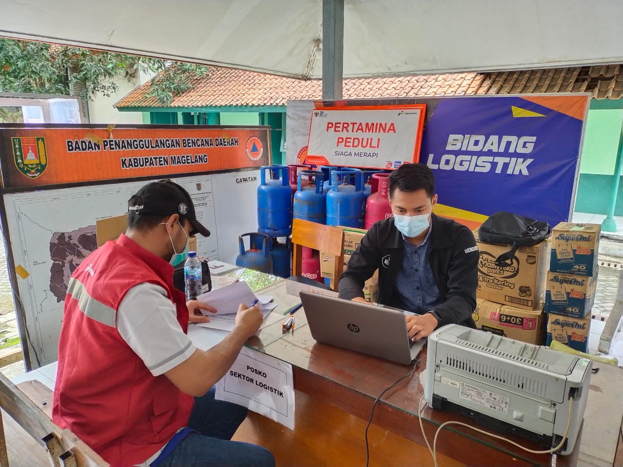 pertamina peduli distribusi bantuan siaga merapi di magelang