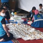 karyawan pln buka dapur umum untuk warga terdampak banjir karawang