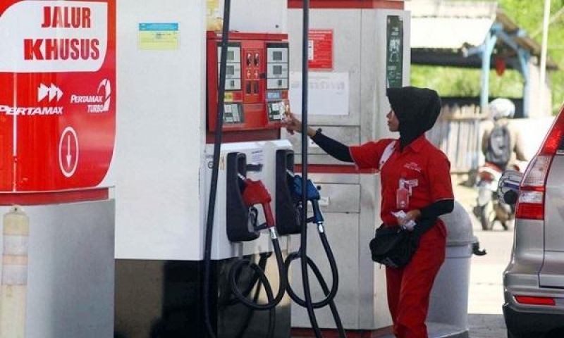 pertamina diminta tak buru-buru naikkan harga bbm