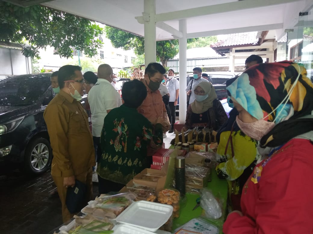 pln-tni amankan listrik terdampak banjir di karawang