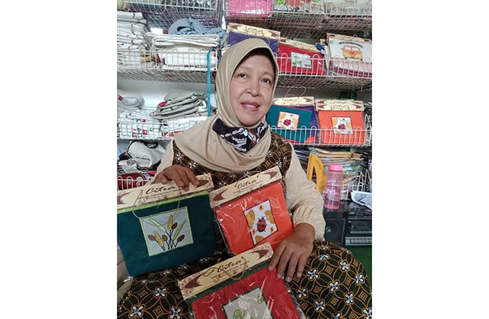 ukm ini siap masuki pasar ekspor melalui kerajinan kain perca dan blacu