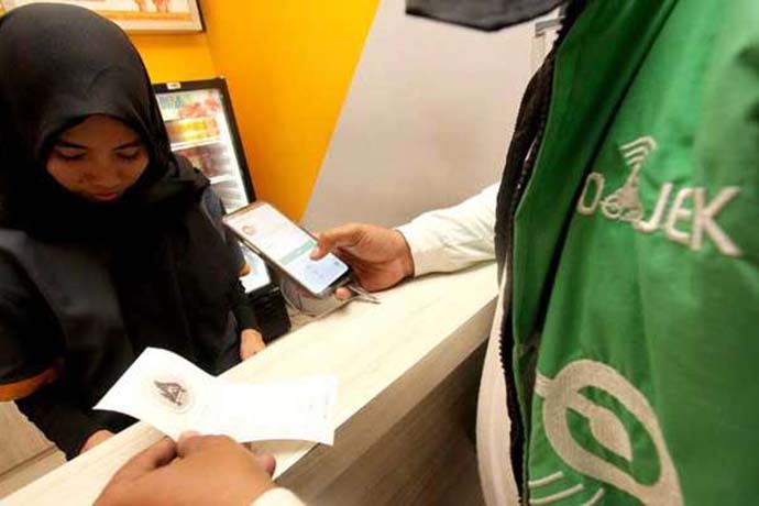 Gandeng Gojek, KemenkopUKM Bantu Pelaku Usaha Mikro Bertahan di Tengah Pandemi