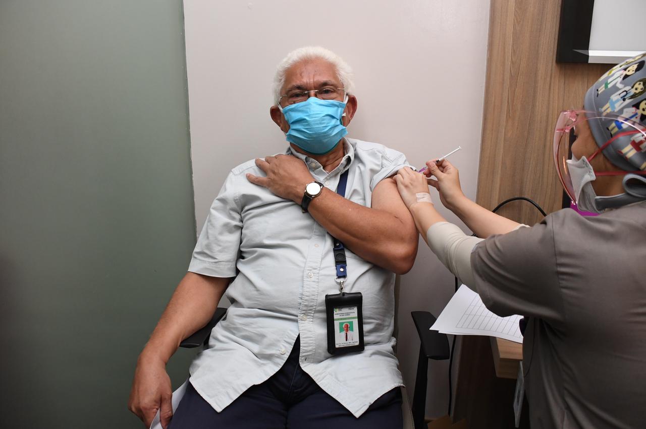 Vaksinasi Dosis Ketiga Untuk Nakes Dimulai 2