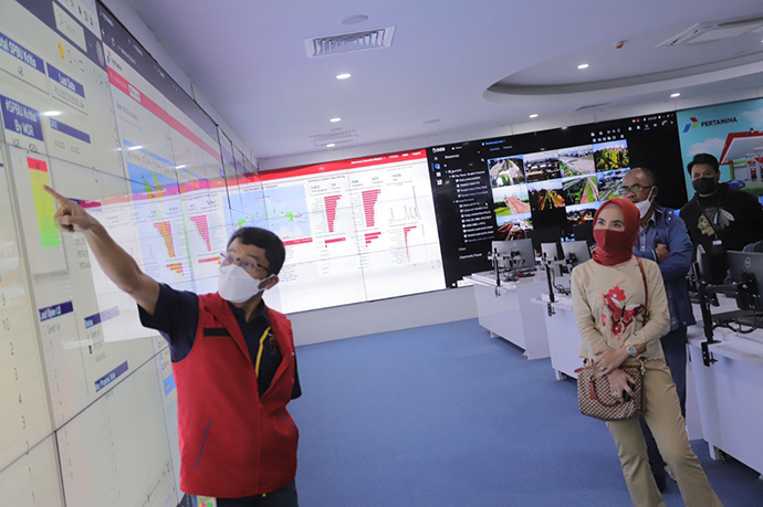 Pastikan Stok BBM Tepat Sasaran, Nicke Pantau Langsung Lewat Command Center