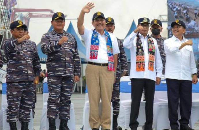 Jadi Isu Krusial, Menko Luhut: Semua Pihak Harus Kompak dan Cermat Menangani Sampah Laut