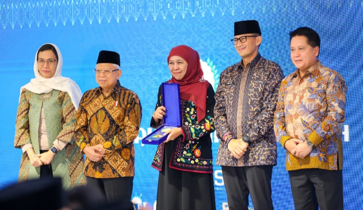 Borong Enam Penghargaan, Jatim Raih Juara Umum Anugerah Adinata Syariah KNEKS
