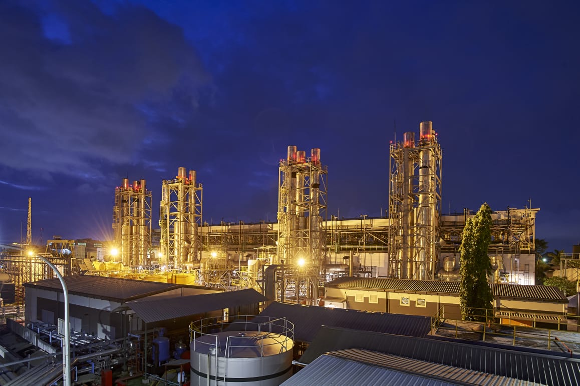 Apresiasi Tertinggi dari Presiden RI, Dua Pegawai PLN Terima Anugerah Satyalancana