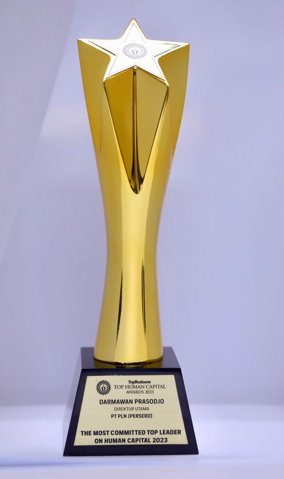 PLN Group Sabet Lima Penghargaan di Top Human Capital Awards 2023