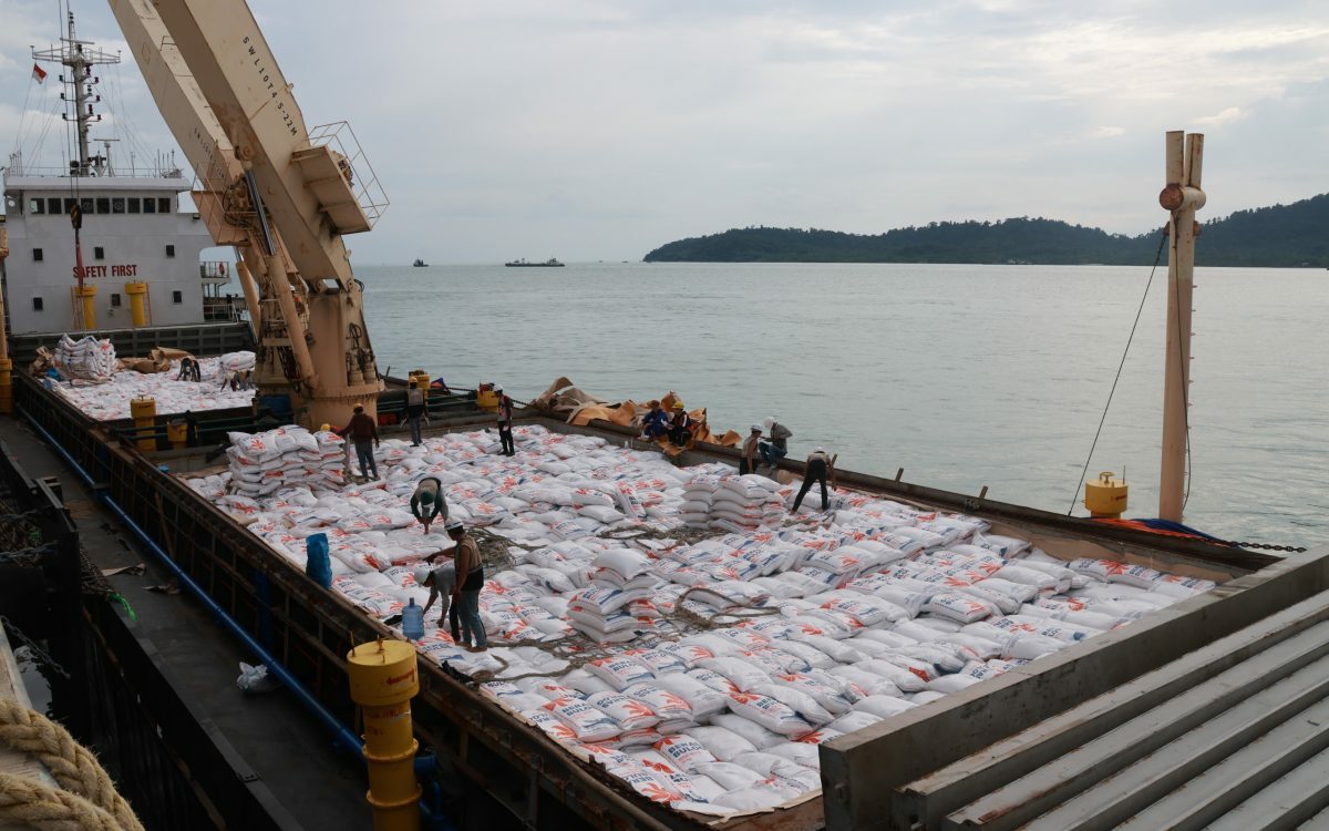 Sinergi Bulog Pelindo Layani Impor Beras