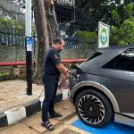 Inovasi Terbaru PLN!! Tiang Listrik Dijadikan SPKLU, Ekosistem EV Makin Menarik