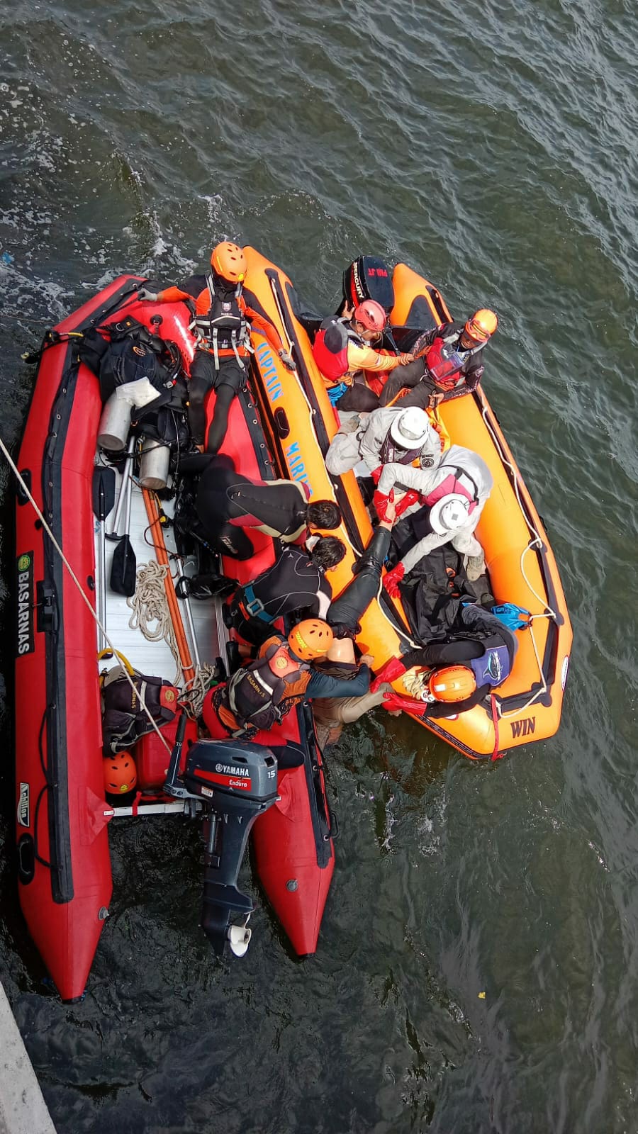 Bakamla & SAR Evakuasi Korban Tenggelam di Pelabuhan Muara Baru