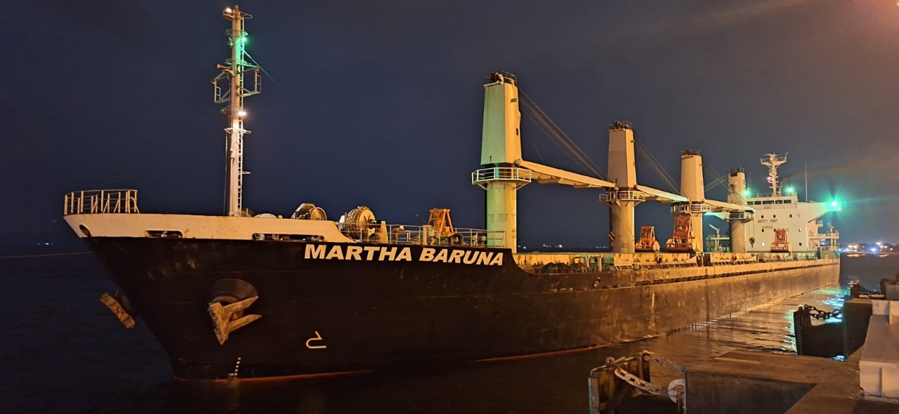 Kapal PT Pelayaran Bahtera Adhiguna Selamatkan Tiga Nelayan di Samudera Hindia