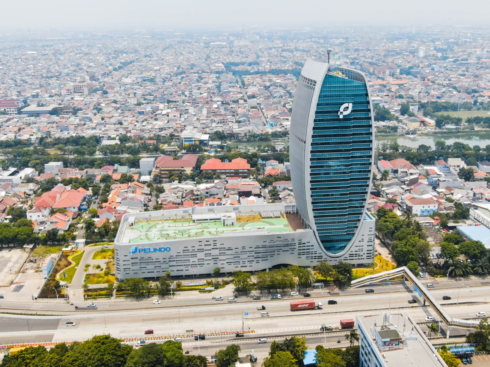 Kinerja Pelindo Makin Solid, Peti Kemas Tahun 2023 Tembus 17,7 Juta Teus