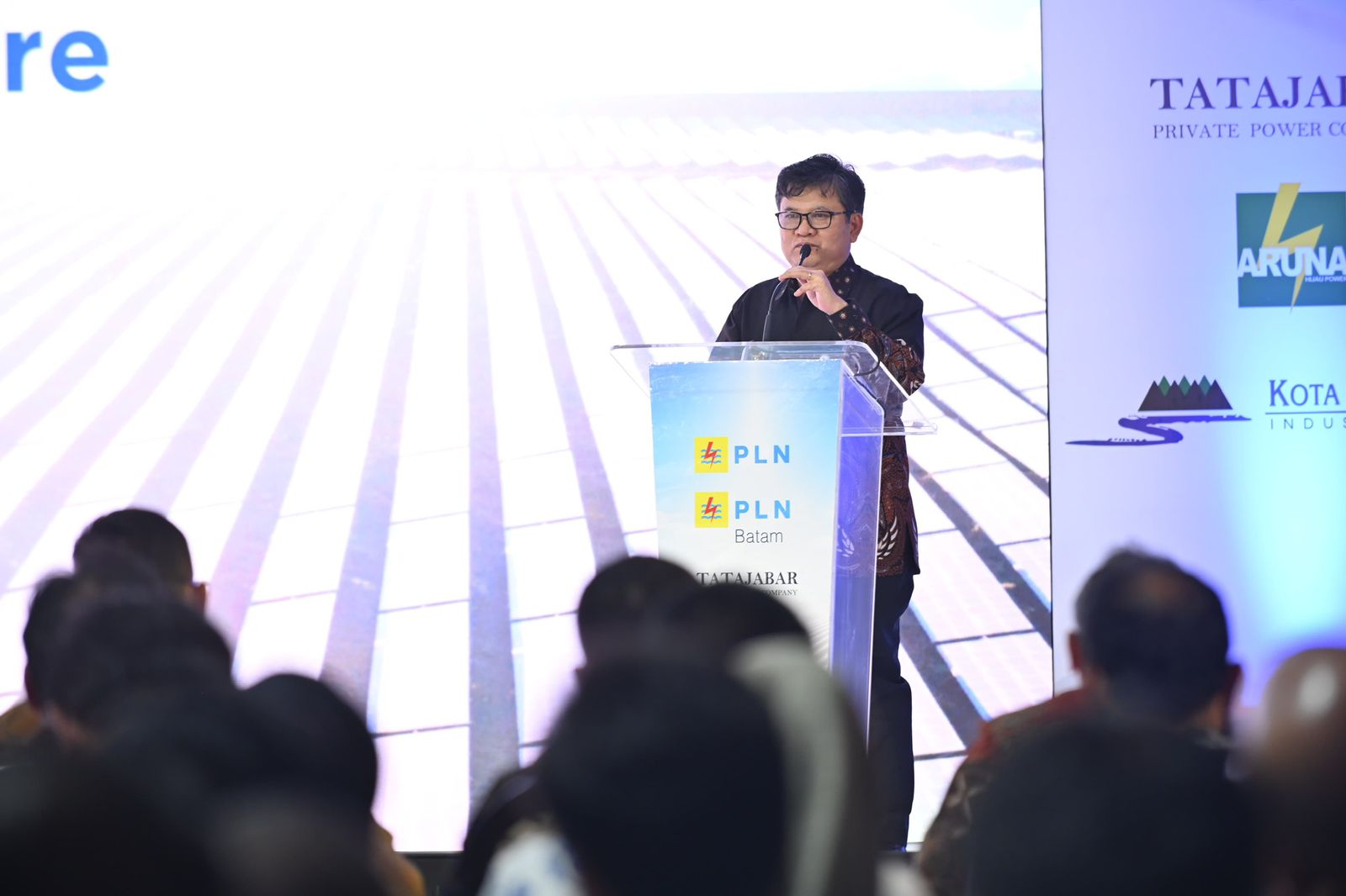 PLN-AHP Resmi Operasikan PLTS Ground-mounted 100 MWp di Kawasan Industri KBI Purwakarta, Terbesar Di Indonesia!