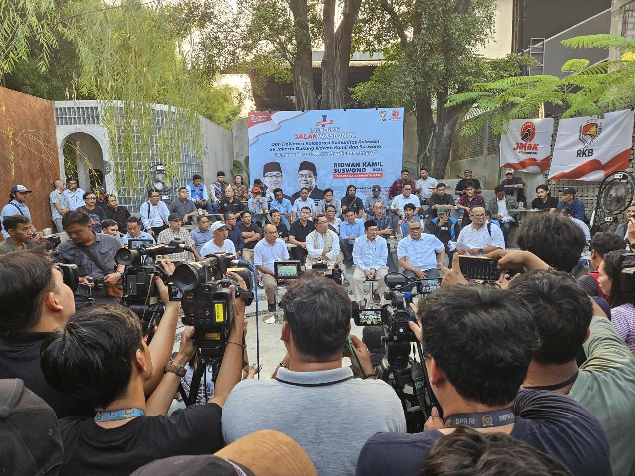 33 Komunitas Jakarta Bersatu Dukung 'Bang Emil-Babe Ono'