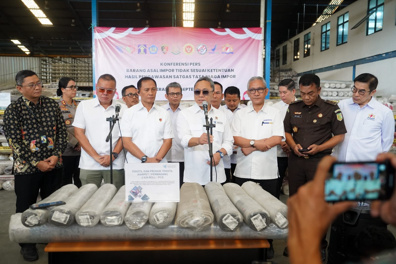 Satgas Pengawasan Barang Sita 2.939 Karpet Senilai Rp10 Miliar