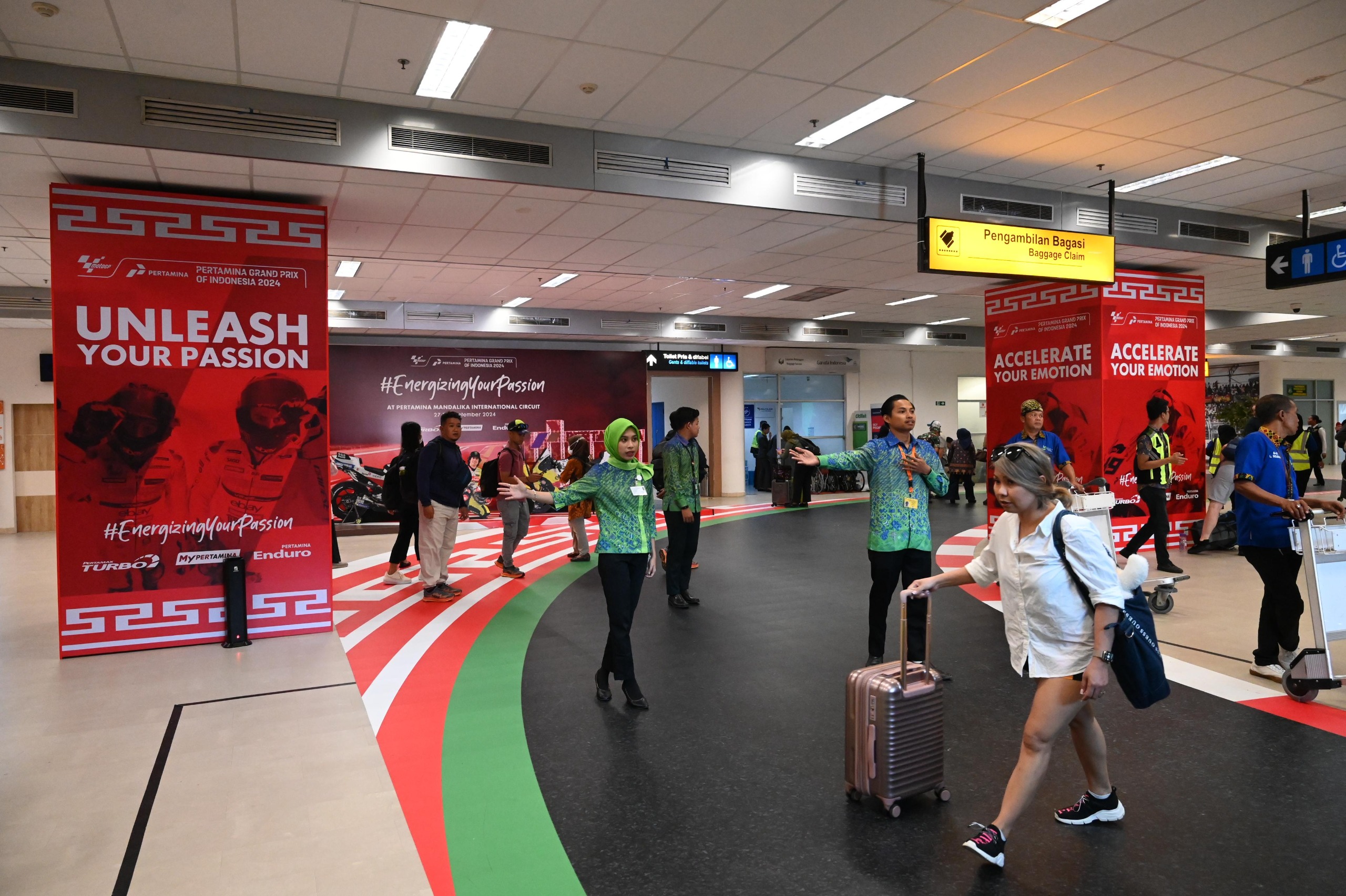 Euforia Balap Pertamina Grand Prix Of Indonesia 2024 Kian Terasa di Bandara Lombok Praya