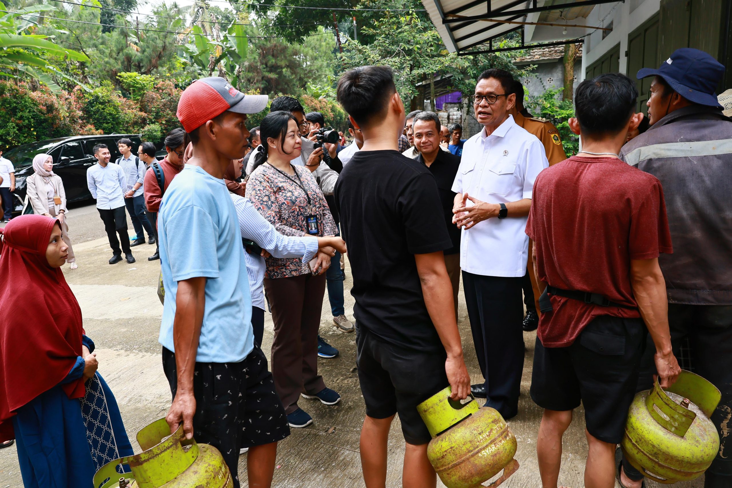 Pastikan Ketersediaan Bagi Masyarakat yang Berhak, Wamen ESDM Pantau Distribusi LPG 3 Kg