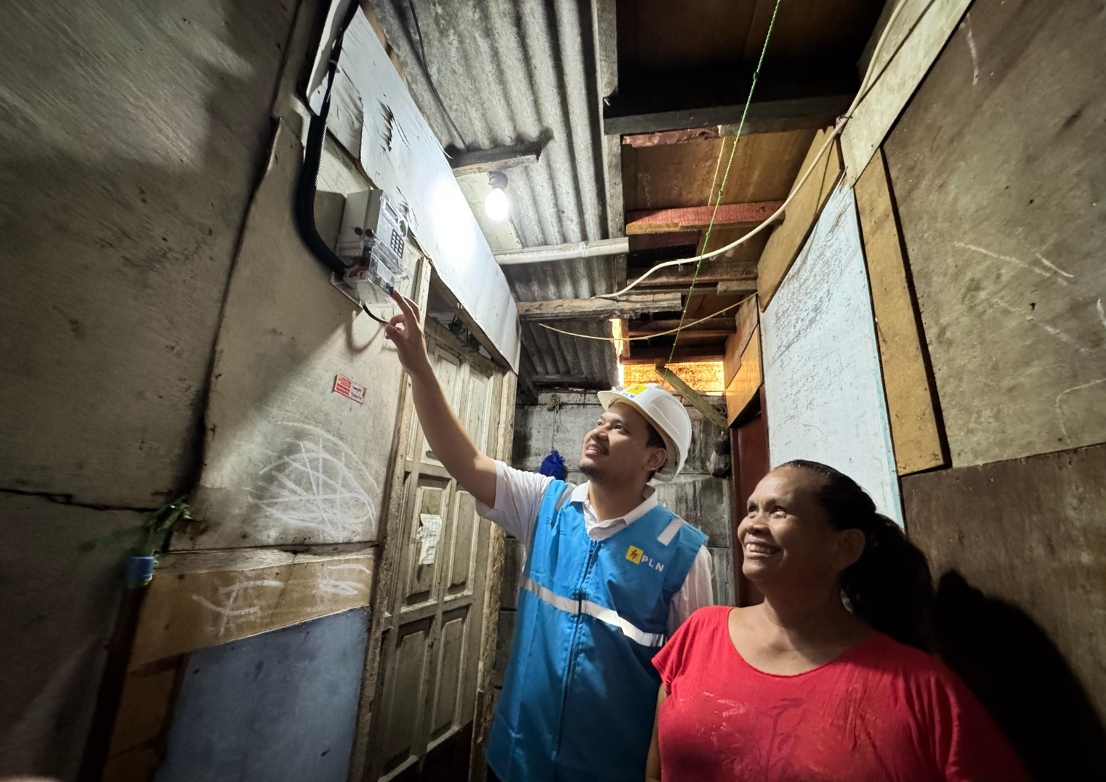 PLN Wujudkan Energi Berkeadilan, 2.597 Rumah Tangga Kini Nikmati Listrik Gratis