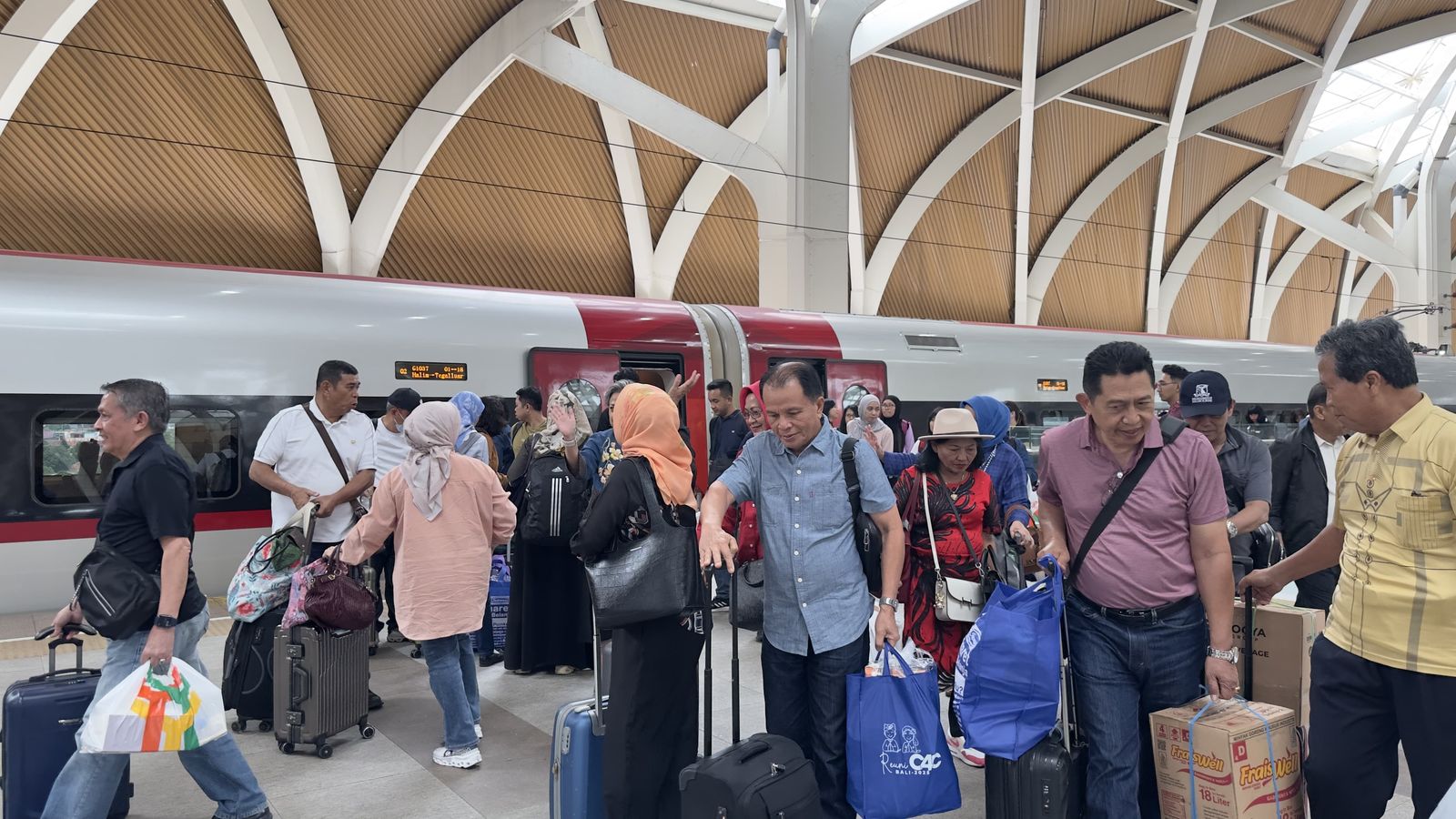 Liburan Naik Whoosh Jakarta-Bandung Hanya Rp200.000, Dapatkan juga Diskon hingga 20%