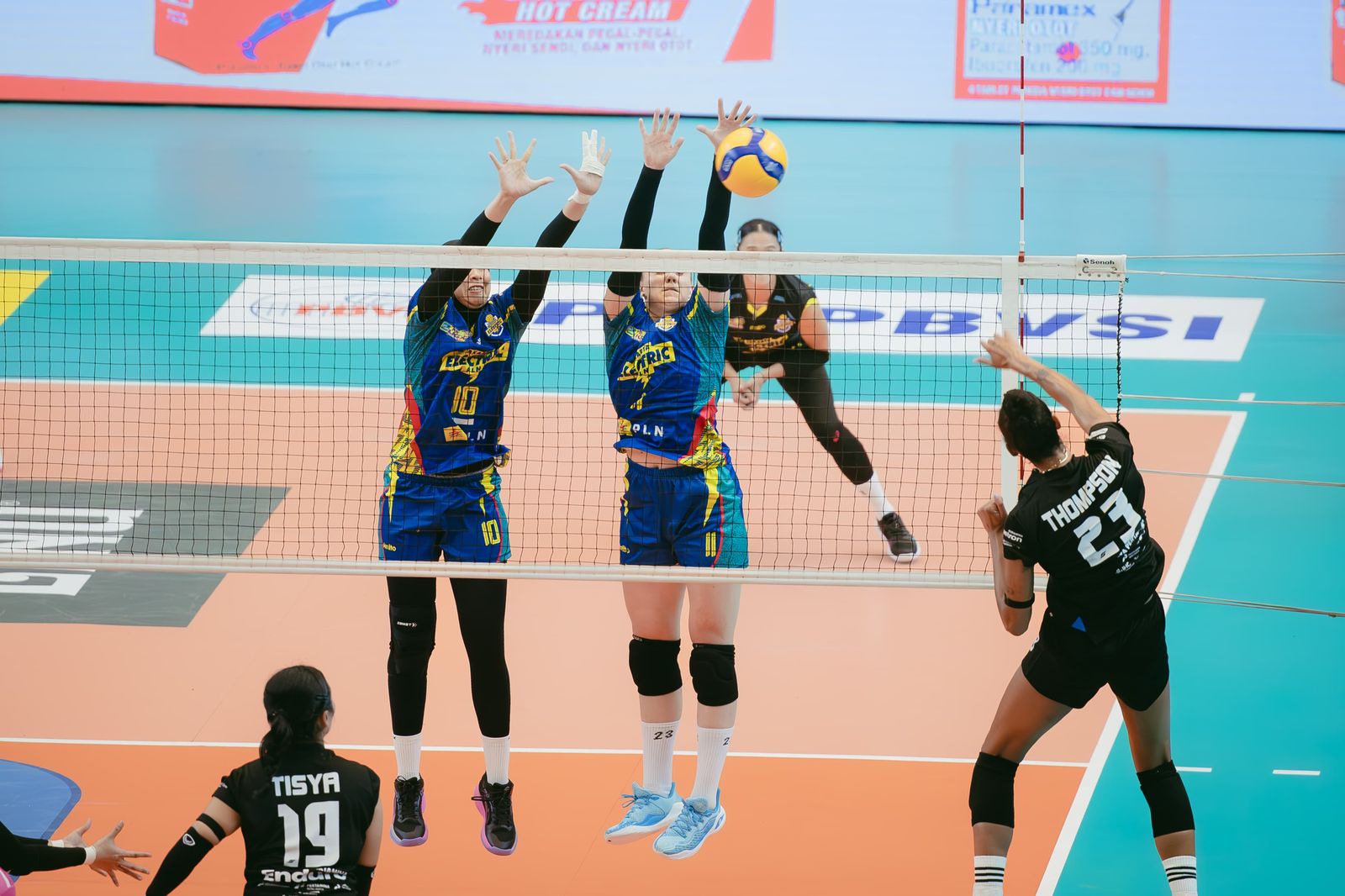 Tampil Ganas, Jakarta Electric PLN Raih Kemenangan Perdana di Final Four Proliga 2025