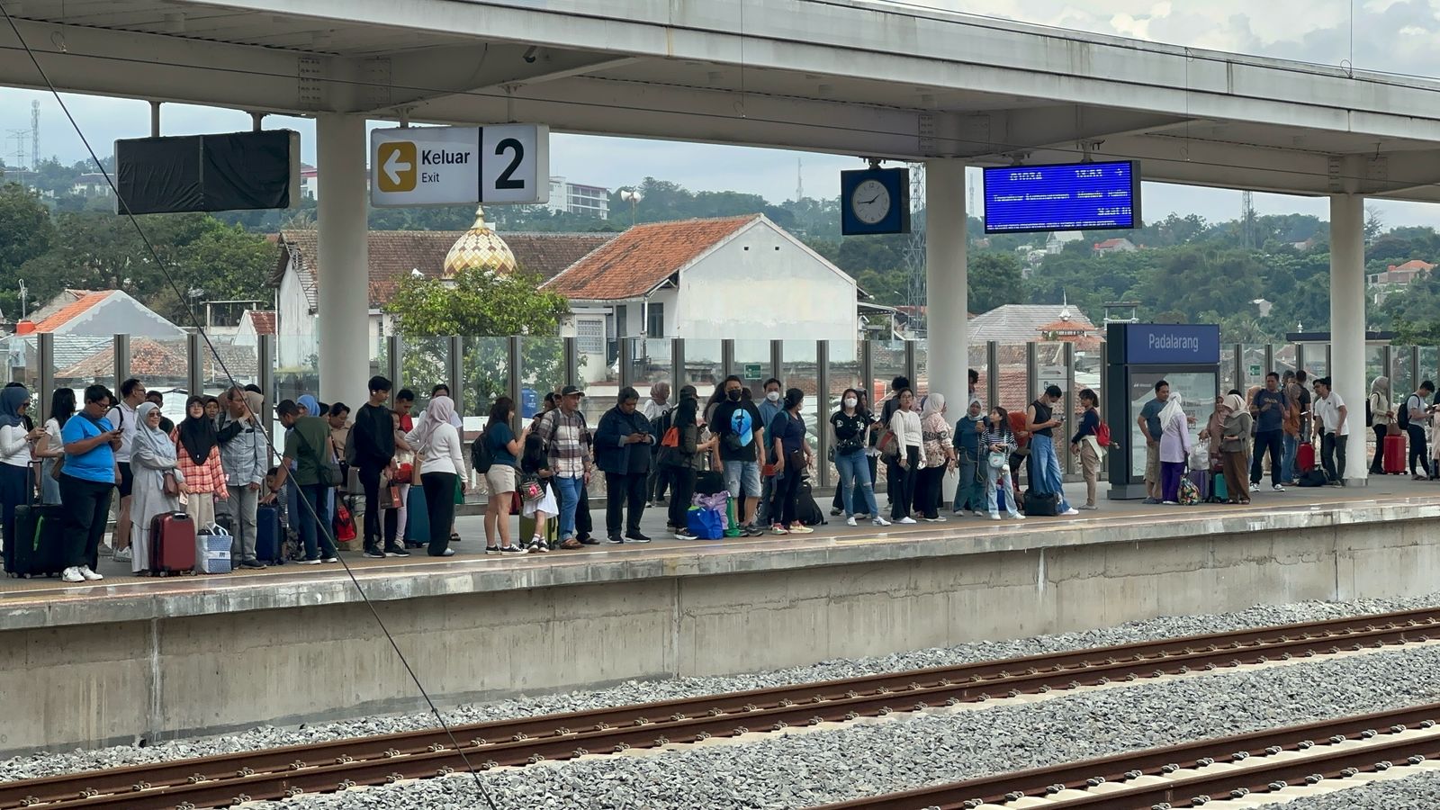 Rekor Baru! Penumpang Kereta Cepat Whoosh Tembus 23.500 Saat Puncak Arus Balik Lebaran 2025