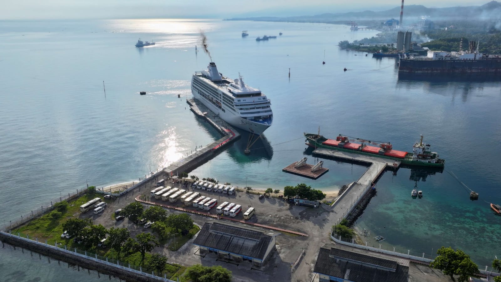 Rekor Baru di Celukan Bawang: Tiga Kapal Pesiar Sandar Sepanjang April 2025