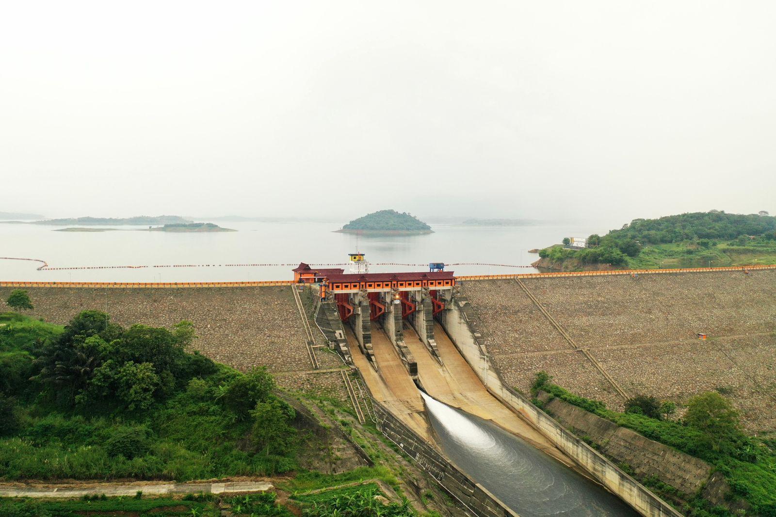 Langkah Nyata Menuju Net Zero, PLN Gaet Masdar Bangun PLTS Terapung
