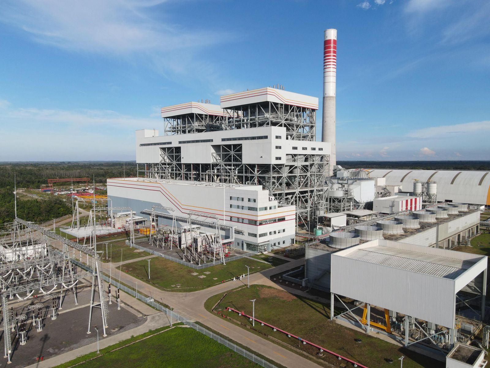 Jurus PLN Bikin Kelistrikan Sumsel Tangguh! SUTET 275 kV Mulai Dioperasikan