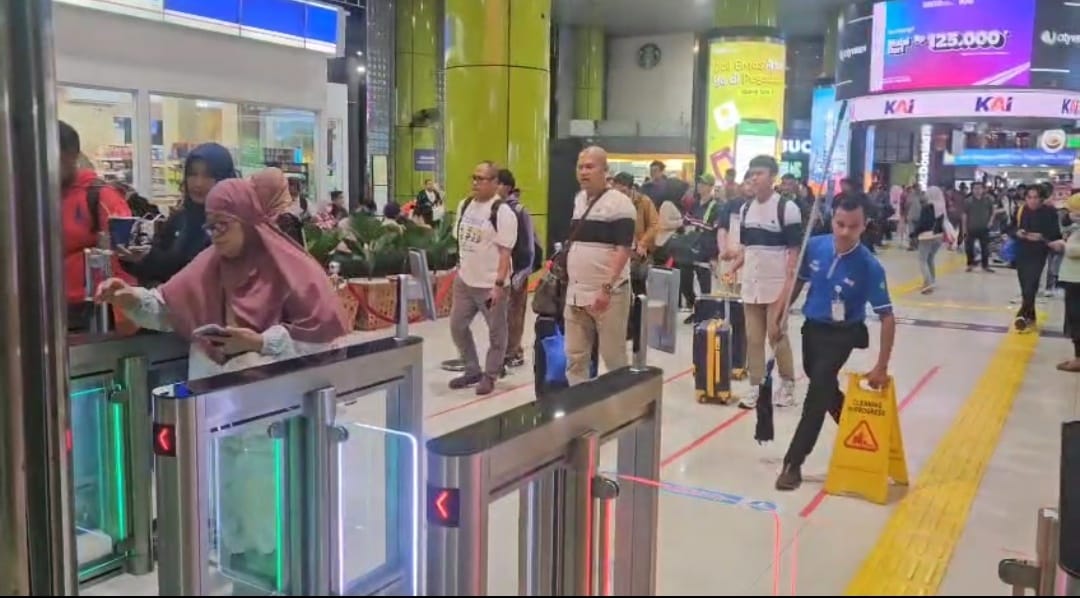 Liburan Sekolah Bikin Ramai! Tiket Kereta Daop 1 Jakarta Laris Manis