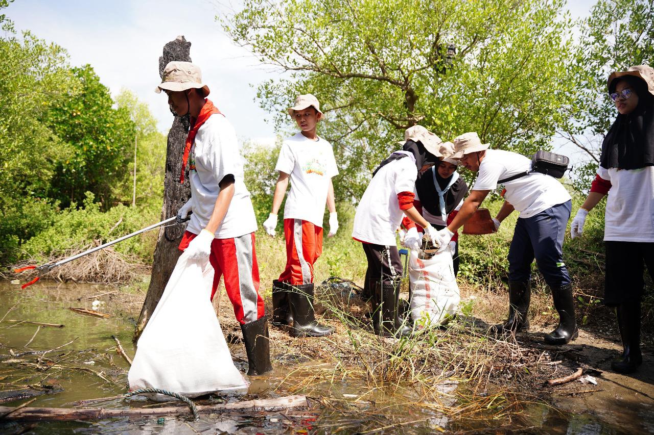 PLN Gaspol Bersih-bersih! 170 Ton Sampah Lenyap Berkat Ribuan Zero Waste Warriors