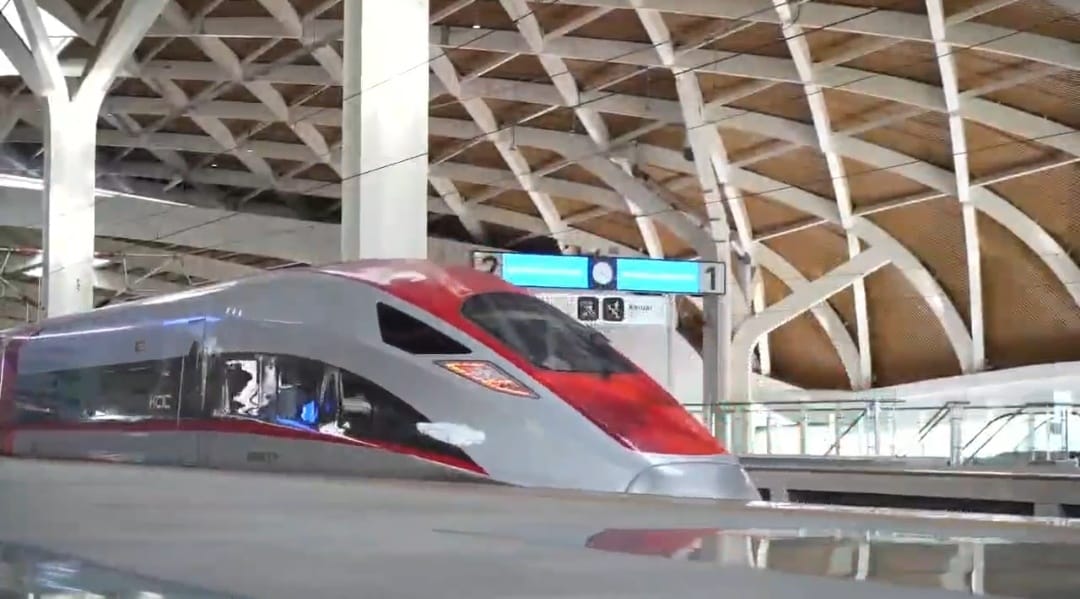 Lonjakan Penumpang Whoosh Cetak Rekor 26 Ribu Sehari: Benarkah Tren Transportasi Cepat Kian Menggeliat?