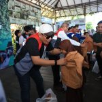 Di Hari Anak Nasional, Pertamina Bagikan Bantuan Paket Seragam Sekolah di Balikpapan
