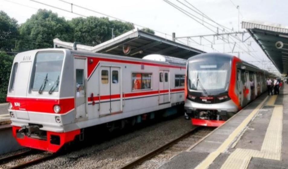 Jangan Kuatir! Commuter Line Tetap Layani Penumpang di Tengah Panasnya Aksi Demo