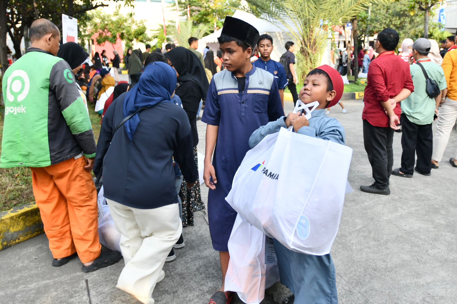 Hadiah Istimewa dari Pertamina: Ribuan Anak Dapat Seragam Baru di Hari Merdeka