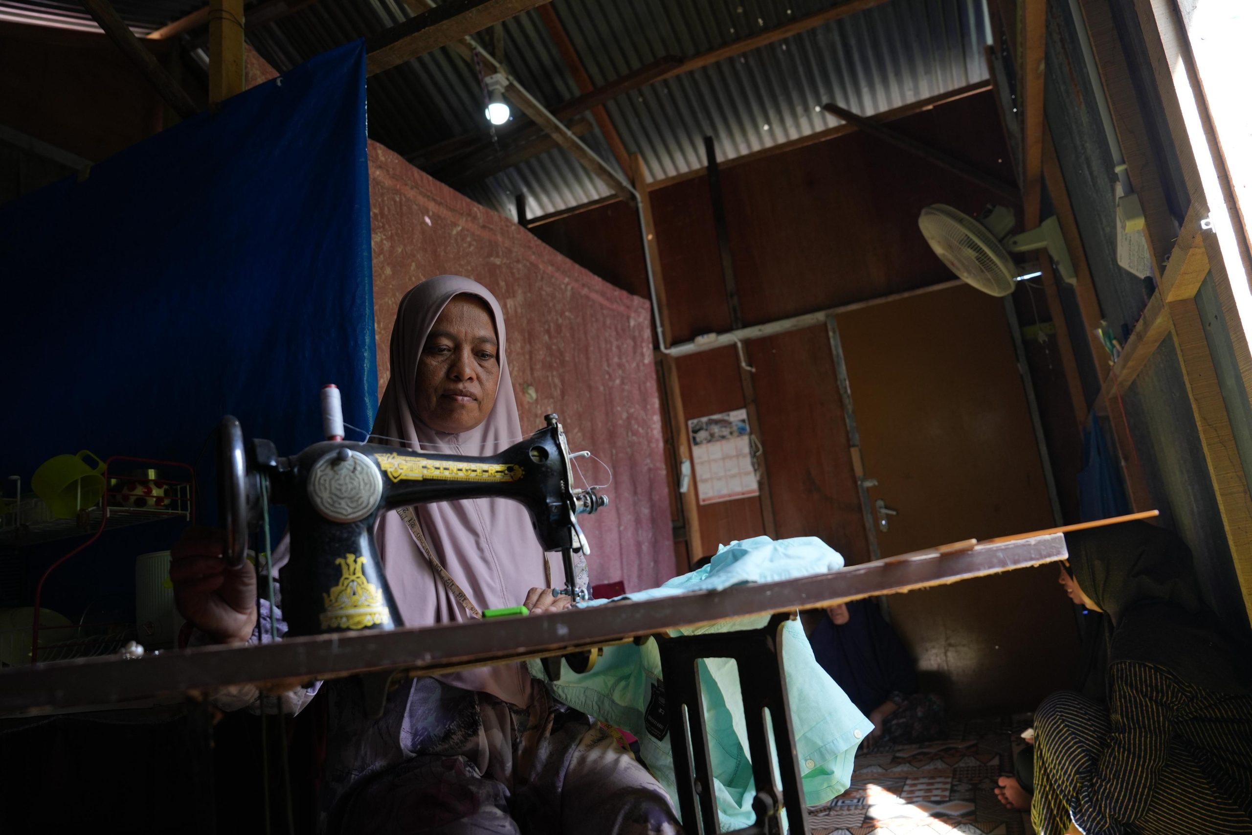 Top Markotop! PLN Beri Sambungan Listrik Gratis ke 2.821 Keluarga, Hadiah Manis HUT RI ke-80