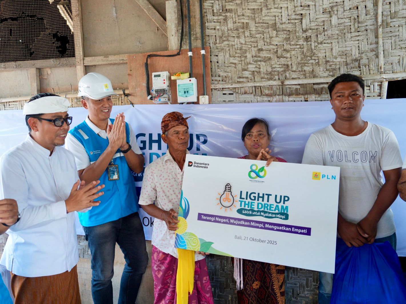 PLN Nyalakan Harapan Warga Pra Sejahtera di Bali Lewat Program Listrik Gratis HLN ke-80