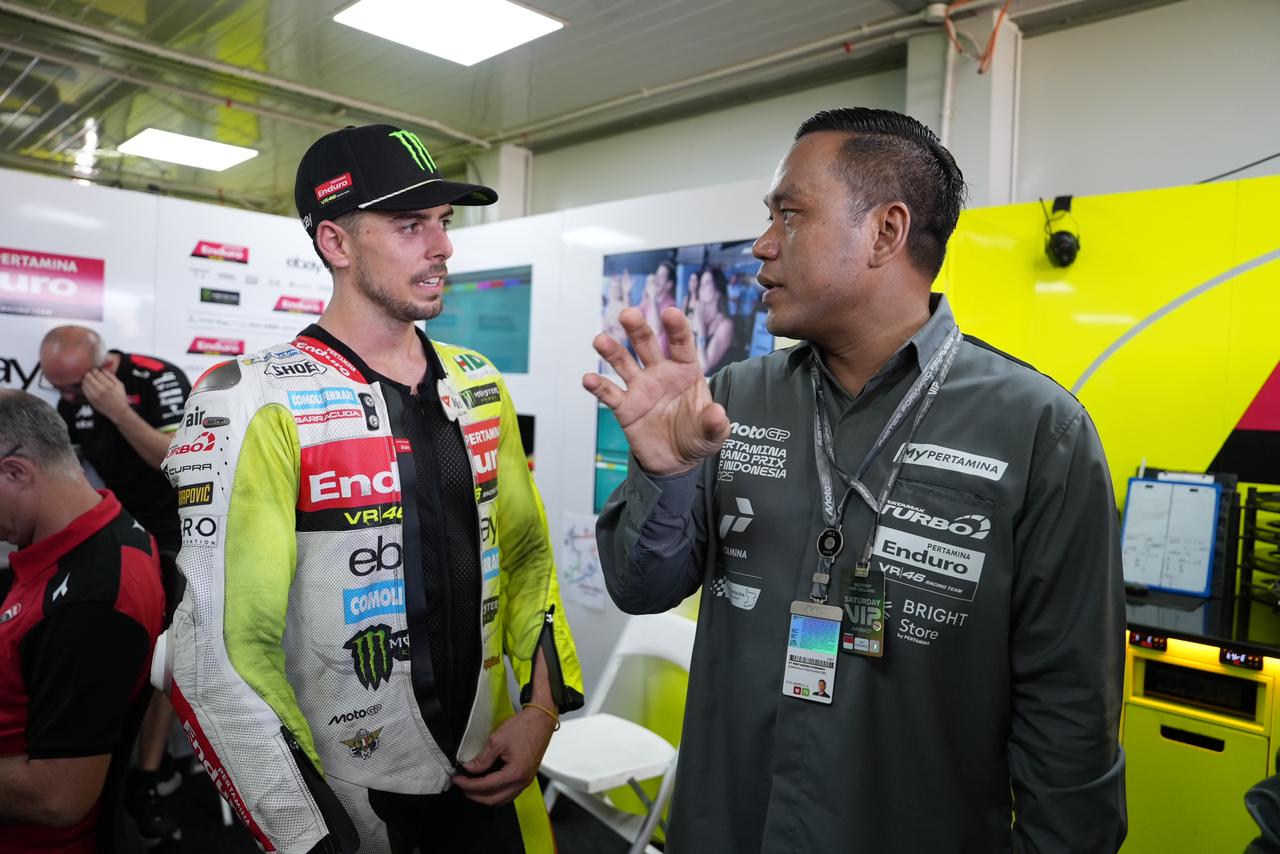Dirut Pertamina Tinjau Paddock VR46 Racing Team di Ajang Pertamina Grand Prix of Indonesia 2025