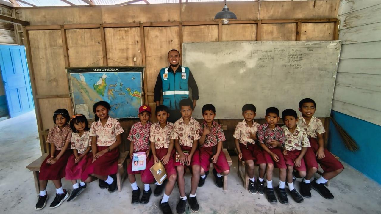 Program Listrik Desa PLN Terangi 82 Sekolah di Mamasa, Buka Akses Pendidikan Digital