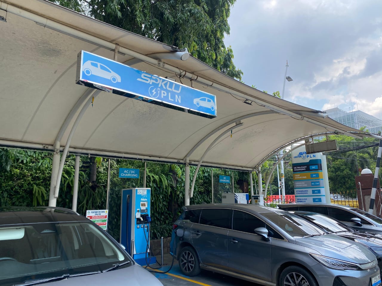 PLN Buka Dua SPKLU Center Perdana di Jakarta, Siap Pacu Ekspansi Kendaraan Listrik Nasional