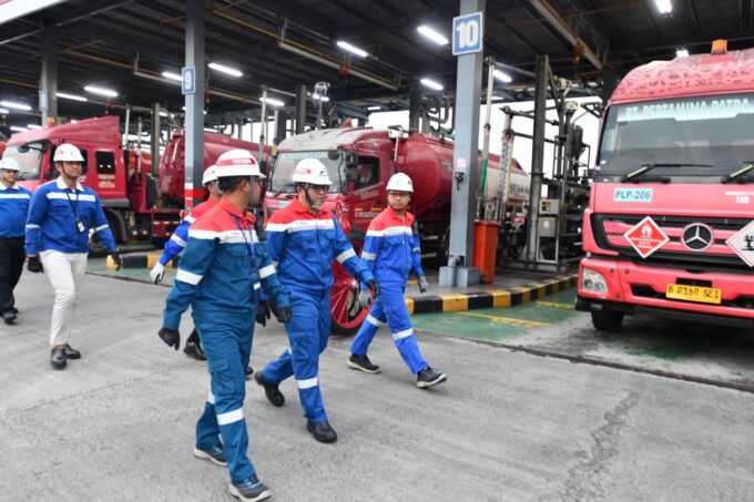 Pertamina Kebut Persiapan Nataru! Wadirut Turun Gunung Cek Stok BBM di Terminal Jakarta