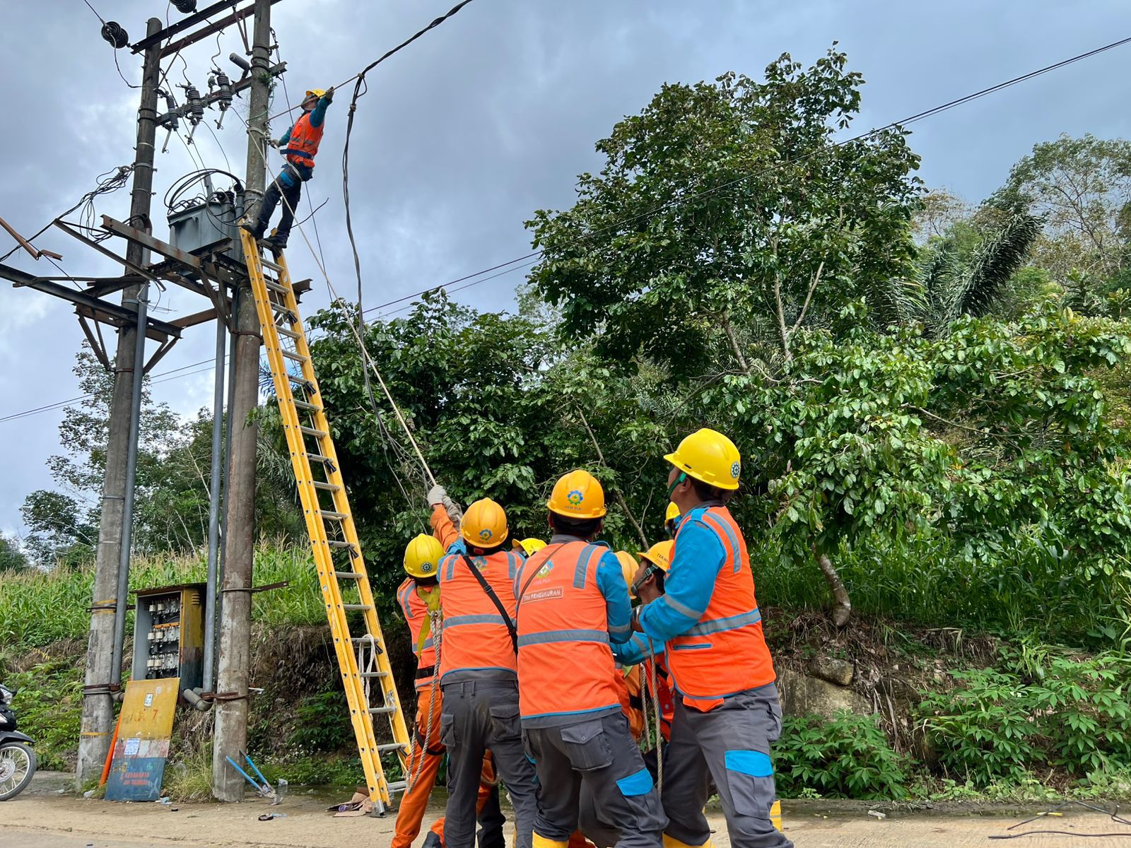Upaya Darurat Pemulihan Listrik Sumut: Menteri ESDM dan Dirut PLN Pastikan Target Normalisasi Tuntas Akhir Pekan