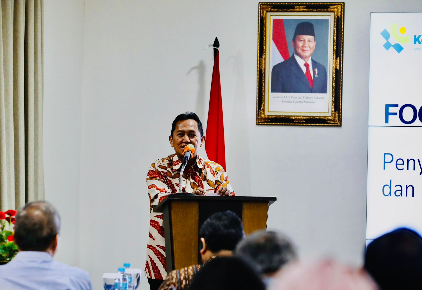 Pemerintah dan DPR kebut RUU Perkoperasian demi melindungi anggota dan mengawal ekspansi besar Koperasi Merah Putih.