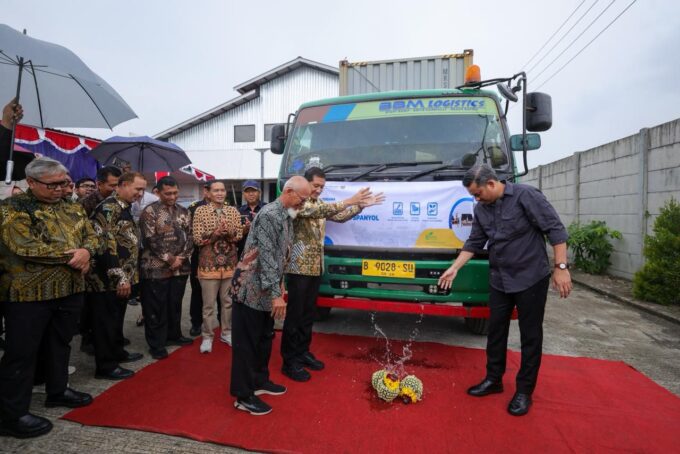 Menteri UMKM melepas ekspor furnitur rotan Sukoharjo ke Spanyol senilai USD12,6 ribu sekaligus meresmikan Rumah Produksi Bersama rotan.